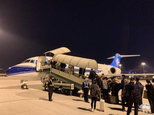 国产小飞机起飞视频在线,翱翔蓝天，见证中国航空力量