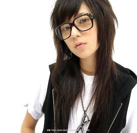 国产黑框女视频